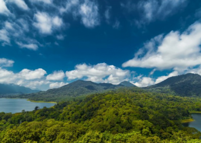 Buyan and Tamblingan lake